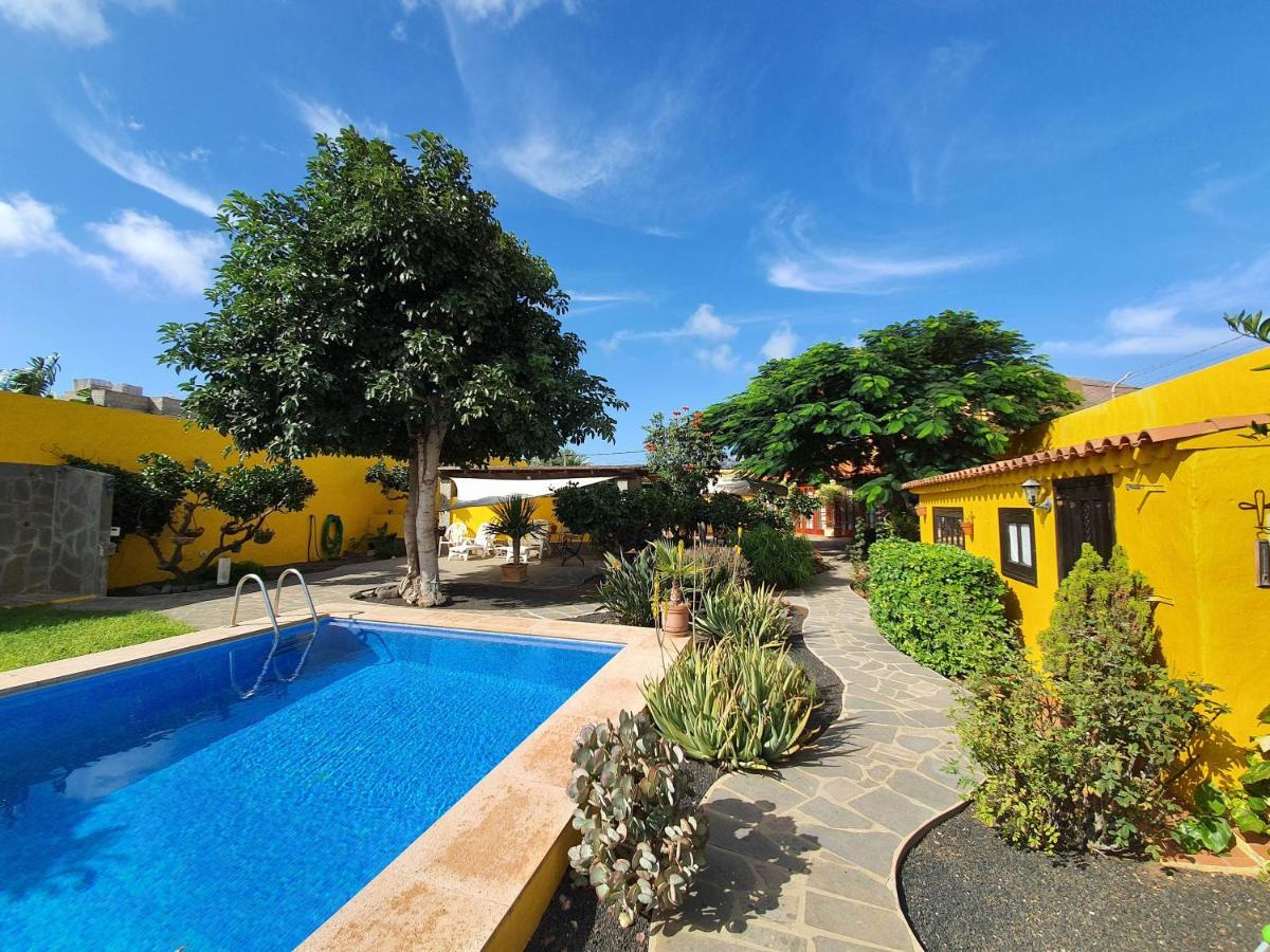 Finca Con Piscina La Cuchufleta Hébergement de vacances